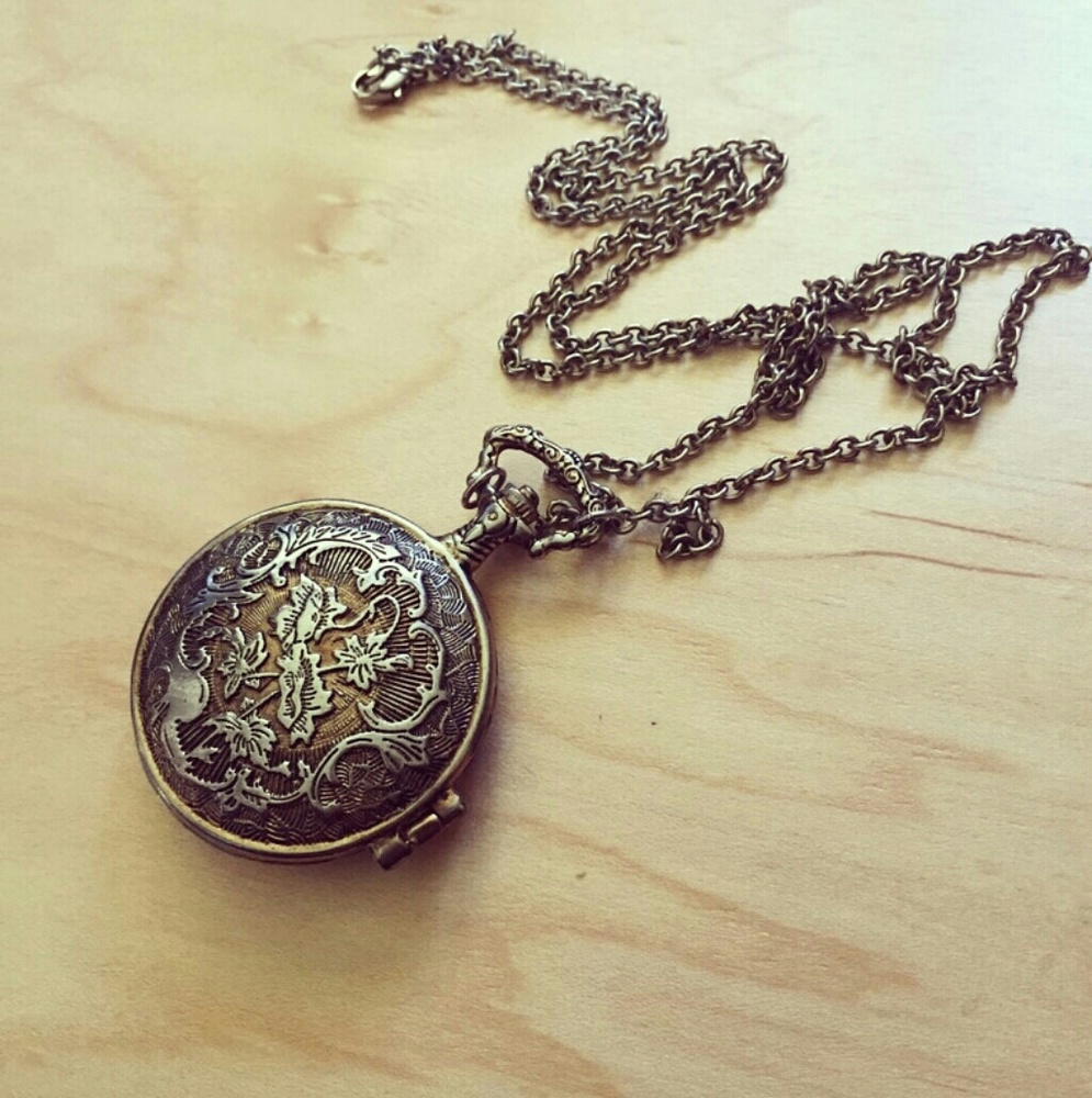 Locket necklace